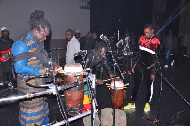 SOUND THECK: Waly Seck au Dock Pullman ce 22 avril en images. SOUND THECK: Waly Seck au Dock Pullman ce 22 avril en images.