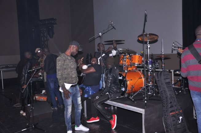 SOUND THECK: Waly Seck au Dock Pullman ce 22 avril en images. SOUND THECK: Waly Seck au Dock Pullman ce 22 avril en images.