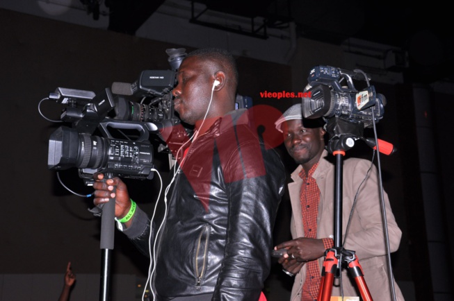 ARRÉT SUR IMAGE:Karadjo et Séllé, les deux infatigables cameramans de la 2STV et de DAKARACTU.