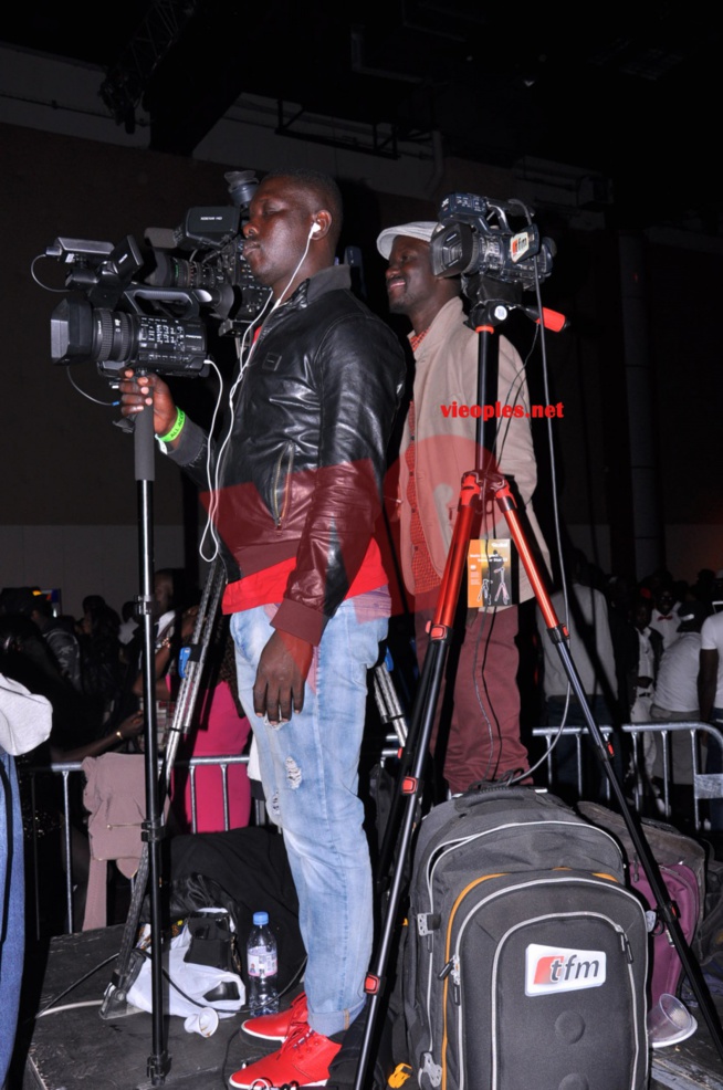 ARRÉT SUR IMAGE:Karadjo et Séllé, les deux infatigables cameramans de la 2STV et de DAKARACTU. ARRÉT SUR IMAGE:Karadjo et Séllé, les deux infatigables cameramans de la 2STV et de DAKARACTU.