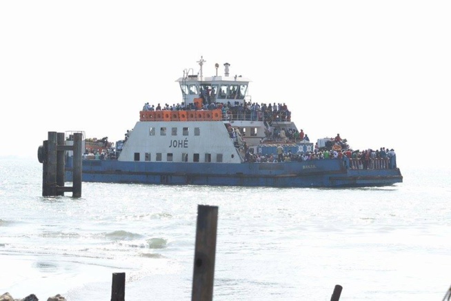 Carte Postale: Le Ferri de la Trans Gambienne. Carte Postale: Le Ferri de la Trans Gambienne.