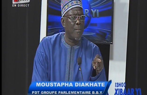 Vidéo : Moustapha Diakhaté insulte Aliou Sall en direct sur la Tfm : « Fenn katt leu » …Regardez Vidéo : Moustapha Diakhaté insulte Aliou Sall en direct sur la Tfm : « Fenn katt leu » …Regardez