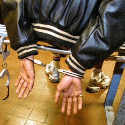 Auteurs présumés du braquage de la station-service de Kidira et de meurtre, trois éléments du gang arrêtés lors d'une cérémonie de mariage Auteurs présumés du braquage de la station-service de Kidira et de meurtre, trois éléments du gang arrêtés lors d'une cérémonie de mariage