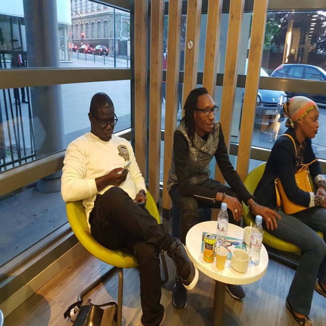 JOUR J Baba Maal au Zenith de Paris, l'arrivé des musiciens et du staff. REGARDEZ JOUR J Baba Maal au Zenith de Paris, l'arrivé des musiciens et du staff. REGARDEZ
