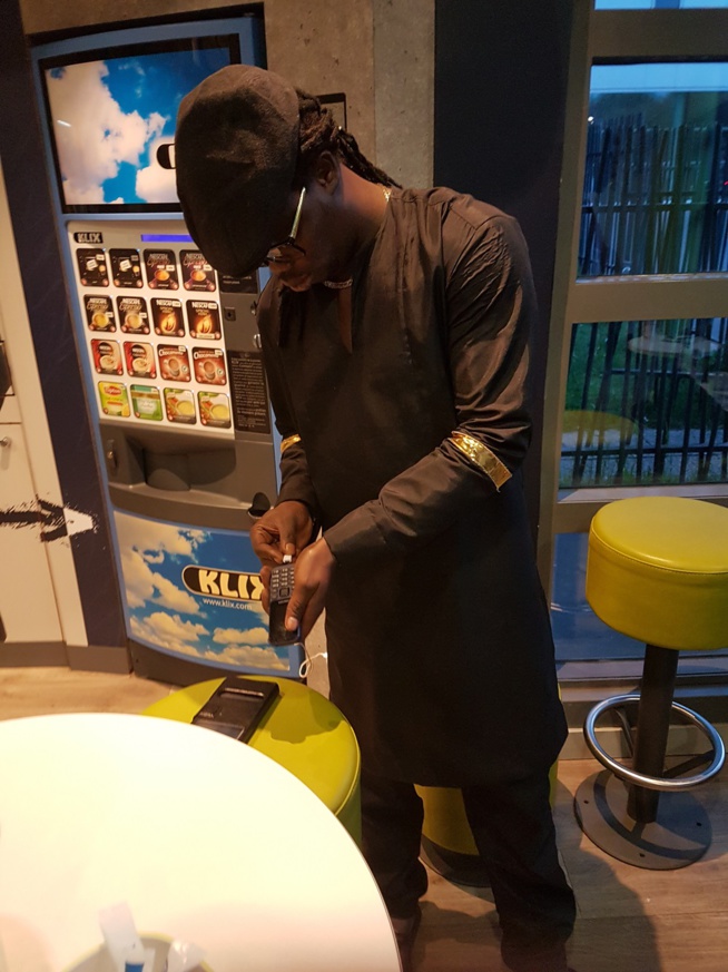 JOUR J Baba Maal au Zenith de Paris, l'arrivé des musiciens et du staff. REGARDEZ