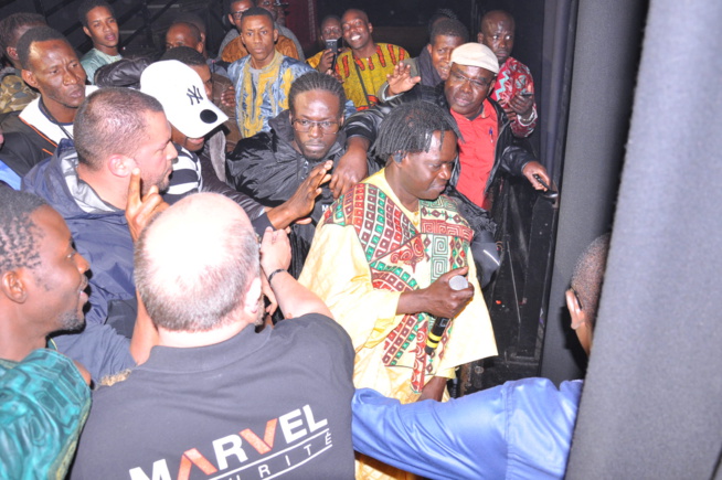 Le roi du "YELA", Baba Maal met le paquet et draine du monde au Zenith de Paris.