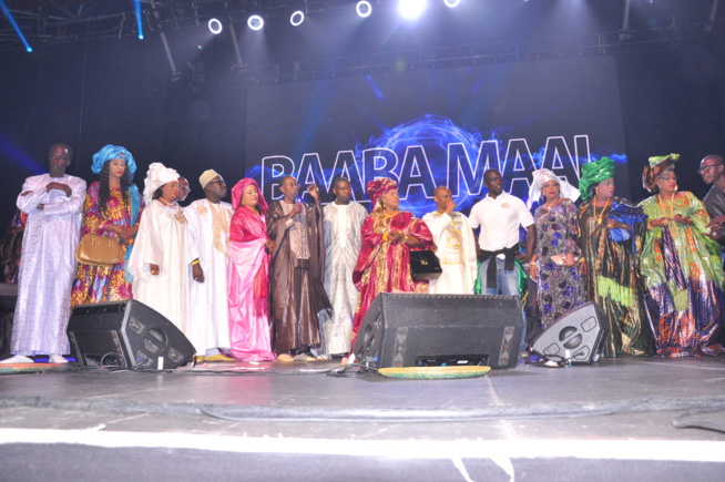 Le roi du "YELA", Baba Maal met le paquet et draine du monde au Zenith de Paris. Le roi du "YELA", Baba Maal met le paquet et draine du monde au Zenith de Paris.
