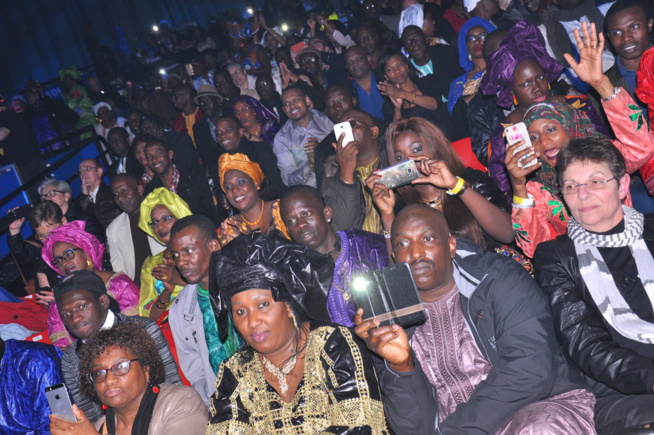 Le roi du "YELA", Baba Maal met le paquet et draine du monde au Zenith de Paris.