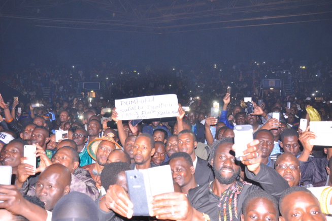 Le roi du "YELA", Baba Maal met le paquet et draine du monde au Zenith de Paris.