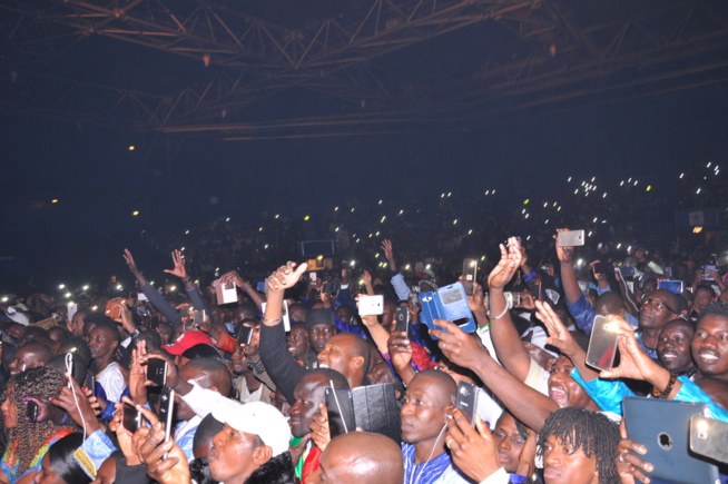 Le roi du "YELA", Baba Maal met le paquet et draine du monde au Zenith de Paris.