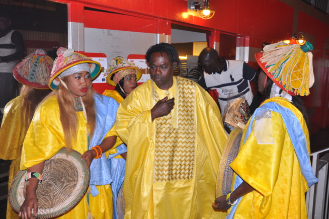 Le roi du "YELA", Baba Maal met le paquet et draine du monde au Zenith de Paris.