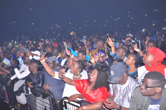 Le roi du "YELA", Baba Maal met le paquet et draine du monde au Zenith de Paris.