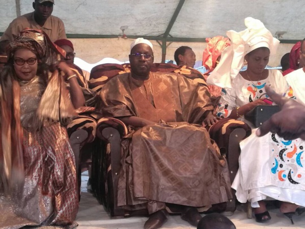 Aîssata Talla et toute sa base politique rejoignent l'APR: Abdou Karim Sall décapite le Pds à Djéddah Thiaroye Kaw Aîssata Talla et toute sa base politique rejoignent l'APR: Abdou Karim Sall décapite le Pds à Djéddah Thiaroye Kaw