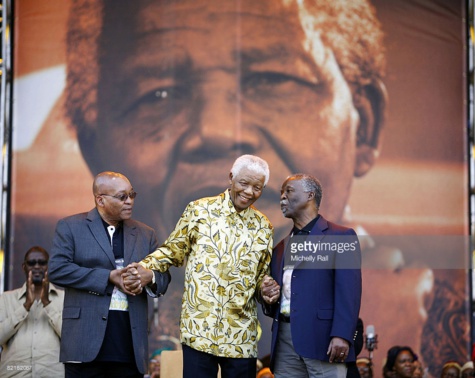 Afrique du Sud: scandale autour d’une peinture montrant Zuma en train de violer Mandela Afrique du Sud: scandale autour d’une peinture montrant Zuma en train de violer Mandela