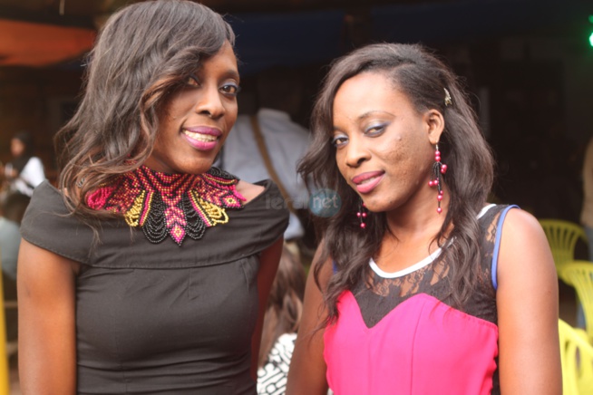 Les jumelles d'Abdou Guité Seck lors du lancement de son nouvel opus "Ndioukeul" Les jumelles d'Abdou Guité Seck lors du lancement de son nouvel opus "Ndioukeul"