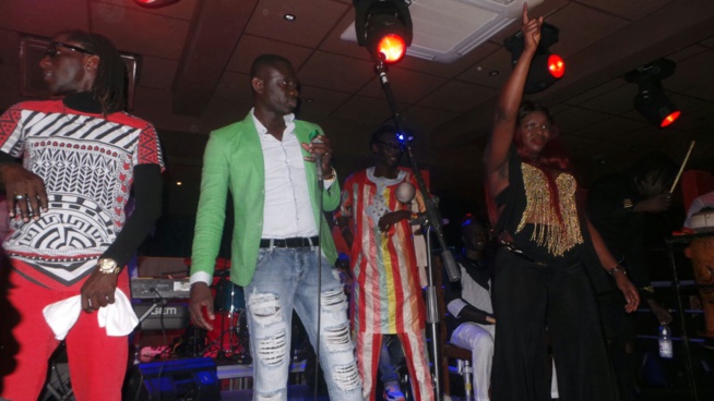 Le show de Pape Diouf et la génération consciente à Genova avant le 20 Mai au Dock Eiffel de Paris. En images.