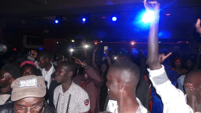 Le show de Pape Diouf et la génération consciente à Genova avant le 20 Mai au Dock Eiffel de Paris. En images.