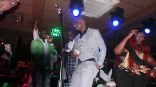 Le show de Pape Diouf et la génération consciente à Genova avant le 20 Mai au Dock Eiffel de Paris. En images. Le show de Pape Diouf et la génération consciente à Genova avant le 20 Mai au Dock Eiffel de Paris. En images.