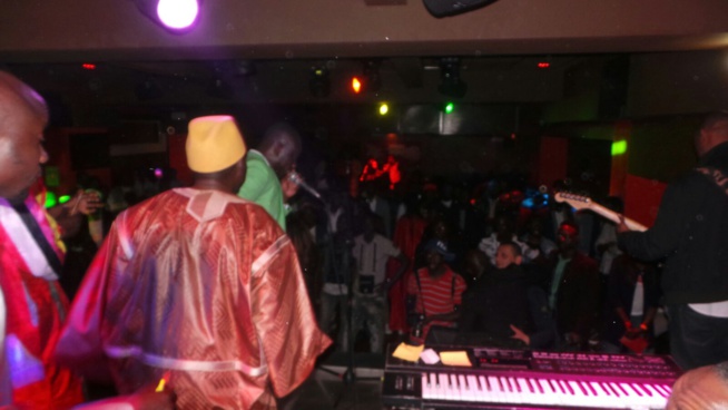 Le show de Pape Diouf et la génération consciente à Genova avant le 20 Mai au Dock Eiffel de Paris. En images. Le show de Pape Diouf et la génération consciente à Genova avant le 20 Mai au Dock Eiffel de Paris. En images.