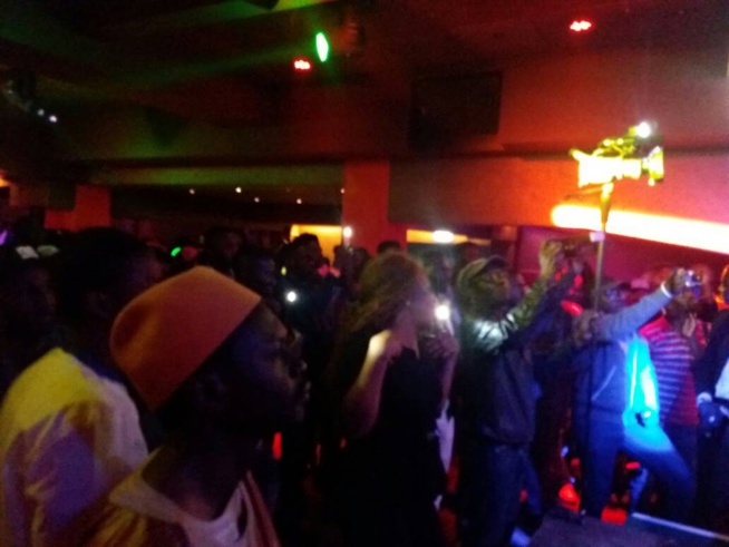 Le show de Pape Diouf et la génération consciente à Genova avant le 20 Mai au Dock Eiffel de Paris. En images.