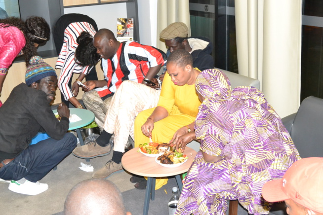 TANGE SHOW À PARIS: L'artiste comédien, Moussa Seck de la troupe "DIAKHEN" de Thies retrace son parcour durant 13 ans en Europe. REGARDEZ TANGE SHOW À PARIS: L'artiste comédien, Moussa Seck de la troupe "DIAKHEN" de Thies retrace son parcour durant 13 ans en Europe. REGARDEZ