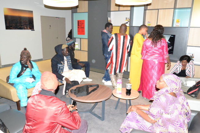 TANGE SHOW À PARIS: L'artiste comédien, Moussa Seck de la troupe "DIAKHEN" de Thies retrace son parcour durant 13 ans en Europe. REGARDEZ TANGE SHOW À PARIS: L'artiste comédien, Moussa Seck de la troupe "DIAKHEN" de Thies retrace son parcour durant 13 ans en Europe. REGARDEZ