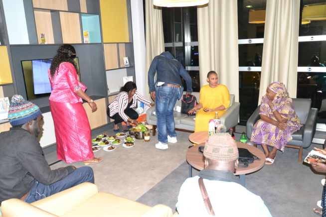 TANGE SHOW À PARIS: L'artiste comédien, Moussa Seck de la troupe "DIAKHEN" de Thies retrace son parcour durant 13 ans en Europe. REGARDEZ TANGE SHOW À PARIS: L'artiste comédien, Moussa Seck de la troupe "DIAKHEN" de Thies retrace son parcour durant 13 ans en Europe. REGARDEZ