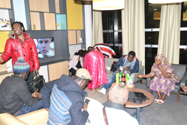 TANGE SHOW À PARIS: L'artiste comédien, Moussa Seck de la troupe "DIAKHEN" de Thies retrace son parcour durant 13 ans en Europe. REGARDEZ TANGE SHOW À PARIS: L'artiste comédien, Moussa Seck de la troupe "DIAKHEN" de Thies retrace son parcour durant 13 ans en Europe. REGARDEZ