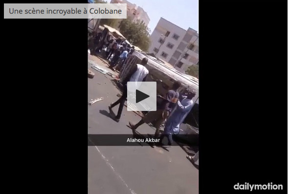 Colobane : Un car termine sa course sur une vieille dame, le chauffeur prend la fuite.(Vidéo) Colobane : Un car termine sa course sur une vieille dame, le chauffeur prend la fuite.(Vidéo)