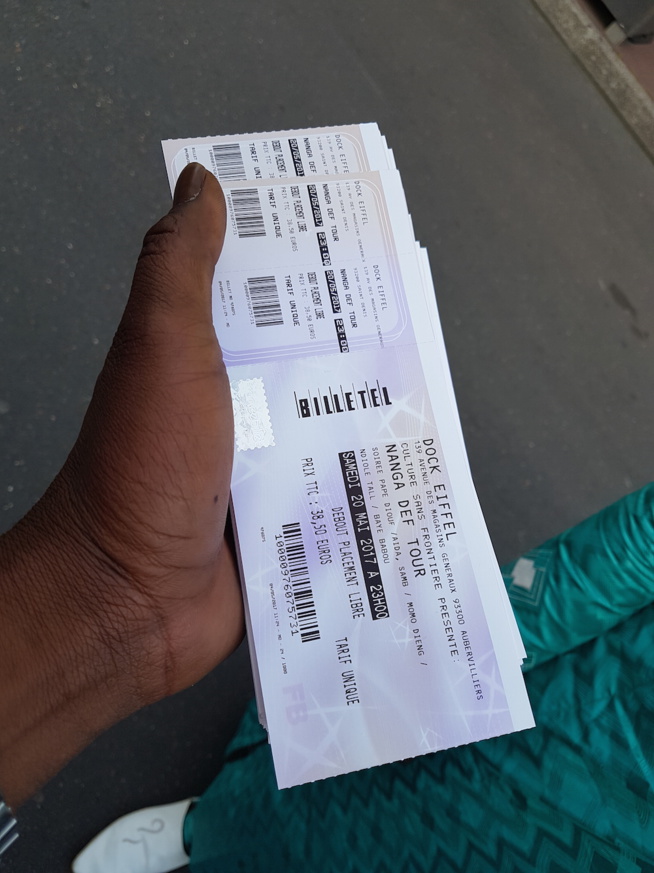 JOUR J -05 Pape Diouf au Dock Eiffel pour la nuit de la diaspora, reservez vos billet chez Baye Fall café Touba 45 rue Doudeauville, Resto Khelcome chez Kissma, Senegal Beauté chez Pape samb Boulevard Chateau d'Eau.