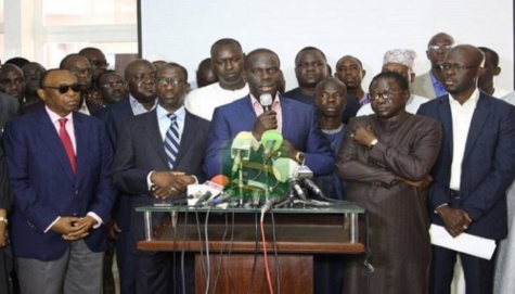 Rassemblement de Mankoo: Elène Tine, Bamba Fall, Pape Diop, Bamba Dièye, Oumar Sarr, Gakou, Fada et Idy mettent la pression sur le Président Macky Sall Rassemblement de Mankoo: Elène Tine, Bamba Fall, Pape Diop, Bamba Dièye, Oumar Sarr, Gakou, Fada et Idy mettent la pression sur le Président Macky Sall