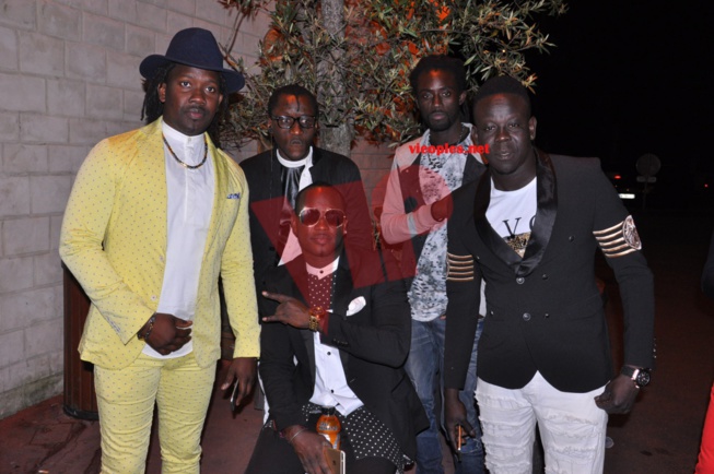 La famille "SING SING" en action au Dock Eiffel de Paris avec Pape diouf. La famille "SING SING" en action au Dock Eiffel de Paris avec Pape diouf.