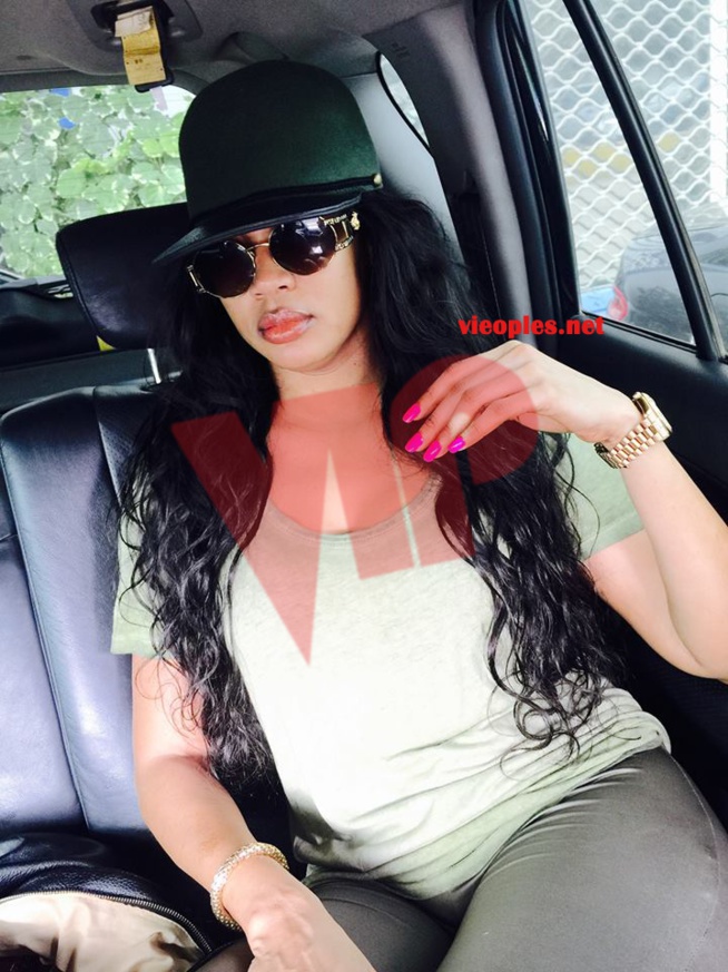 TENDANCE ÉTÉ 2017: Cole Faye se lance dans le rose noir. TENDANCE ÉTÉ 2017: Cole Faye se lance dans le rose noir.