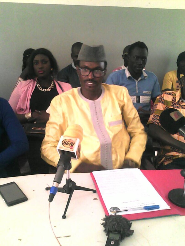 Point de Presse de l' UJTL / Sébikotane; les jeunes libéraux réclament le départ du maire Abdoulaye Lô. Point de Presse de l' UJTL / Sébikotane; les jeunes libéraux réclament le départ du maire Abdoulaye Lô.
