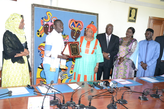 JOURNÉE MONDIALE DU TABAC: Pape Diouf ambassadeur de la lutte contre le tabac par le ministère de la santé JOURNÉE MONDIALE DU TABAC: Pape Diouf ambassadeur de la lutte contre le tabac par le ministère de la santé