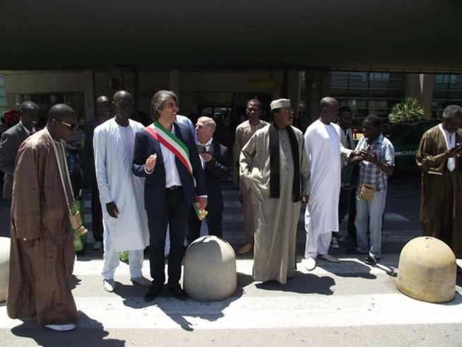 Italie: Serigne Mame Mor Mbacké accueilli à l’aéroport de Cagliari par M. Tomaso Antonio Locci, maire de Monserrato Italie: Serigne Mame Mor Mbacké accueilli à l’aéroport de Cagliari par M. Tomaso Antonio Locci, maire de Monserrato