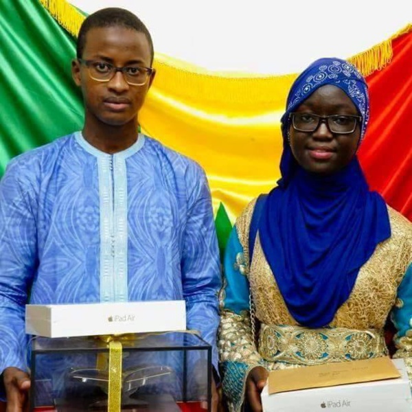 ​Macky Sall félicite Mouhamadou Moudjitaba DIALLO, et Mame Diarra NGOM en Conseil des ministres ​Macky Sall félicite Mouhamadou Moudjitaba DIALLO, et Mame Diarra NGOM en Conseil des ministres