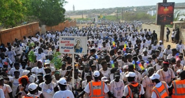 Popenguine 2017: Des milliers de fidèles présents au sanctuaire pour la messe de Pentecôte Popenguine 2017: Des milliers de fidèles présents au sanctuaire pour la messe de Pentecôte