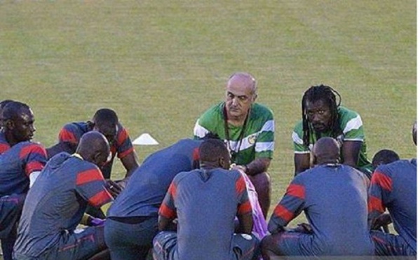 Aliou Cissé s'échauffe avec dix "Lions" Aliou Cissé s'échauffe avec dix "Lions"