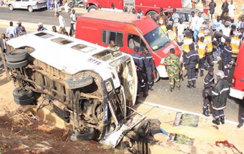 Accident d'un car Ndiaga Ndiaye sur l'autoroute à péage: Un témoin parle de plusieurs blessés Accident d'un car Ndiaga Ndiaye sur l'autoroute à péage: Un témoin parle de plusieurs blessés
