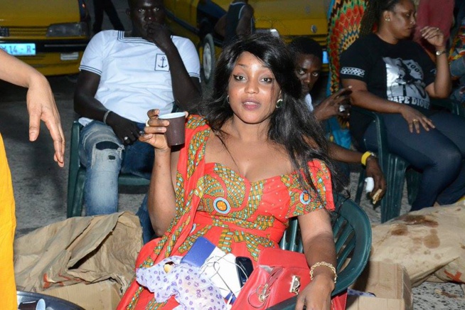 Oeuvre social: Le fans club nationale de Pape Diouf au chevet des malades de l'hopital Philipe Maguilen Senghor de Yoff. Oeuvre social: Le fans club nationale de Pape Diouf au chevet des malades de l'hopital Philipe Maguilen Senghor de Yoff.