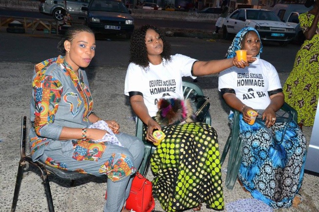 Oeuvre social: Le fans club nationale de Pape Diouf au chevet des malades de l'hopital Philipe Maguilen Senghor de Yoff. Oeuvre social: Le fans club nationale de Pape Diouf au chevet des malades de l'hopital Philipe Maguilen Senghor de Yoff.