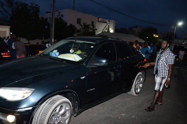 Oeuvre social: Le fans club nationale de Pape Diouf au chevet des malades de l'hopital Philipe Maguilen Senghor de Yoff. Oeuvre social: Le fans club nationale de Pape Diouf au chevet des malades de l'hopital Philipe Maguilen Senghor de Yoff.