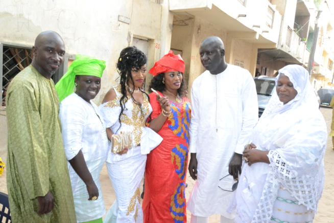 MARIAGE: Le reporter photographe de Senego, El Malick Seck a donné sa fille en mariage ce dimanche. MARIAGE: Le reporter photographe de Senego, El Malick Seck a donné sa fille en mariage ce dimanche.