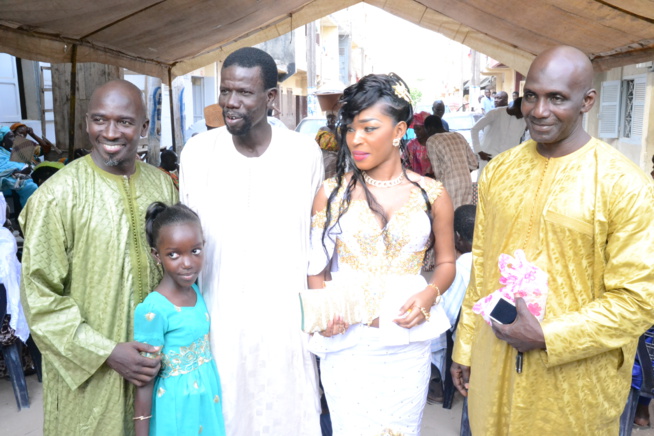 MARIAGE: Le reporter photographe de Senego, El Malick Seck a donné sa fille en mariage ce dimanche. MARIAGE: Le reporter photographe de Senego, El Malick Seck a donné sa fille en mariage ce dimanche.