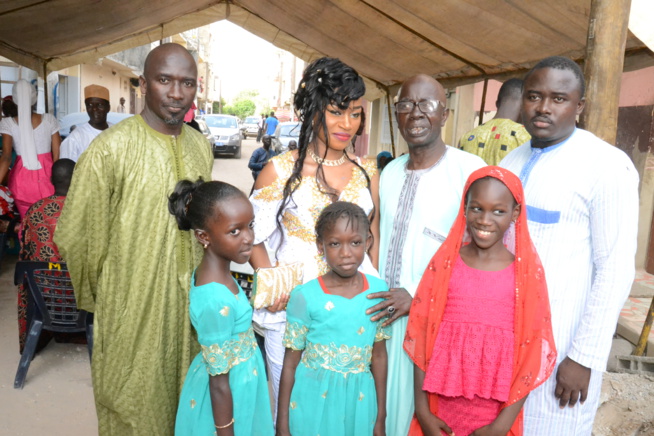 MARIAGE: Le reporter photographe de Senego, El Malick Seck a donné sa fille en mariage ce dimanche. MARIAGE: Le reporter photographe de Senego, El Malick Seck a donné sa fille en mariage ce dimanche.