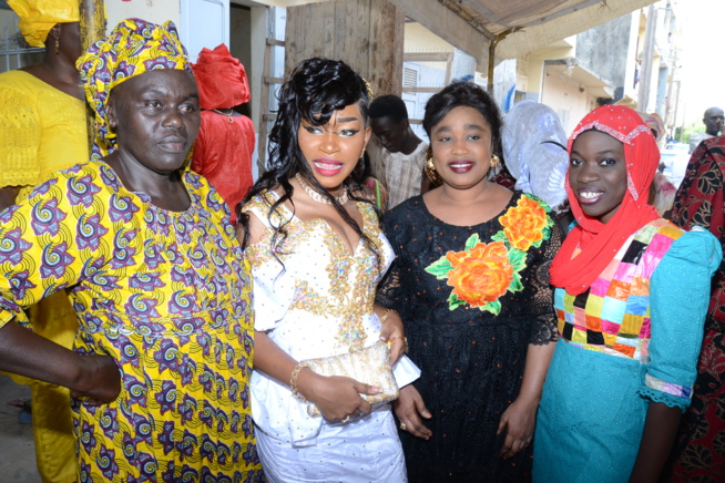 MARIAGE: Le reporter photographe de Senego, El Malick Seck a donné sa fille en mariage ce dimanche. MARIAGE: Le reporter photographe de Senego, El Malick Seck a donné sa fille en mariage ce dimanche.