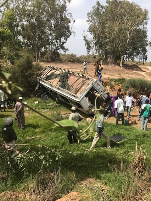 (Urgent) Autoroute à péage de Mbao: Un car « Ndiaga Ndiaye » s’est renversé et fait plusieurs blessés (Urgent) Autoroute à péage de Mbao: Un car « Ndiaga Ndiaye » s’est renversé et fait plusieurs blessés