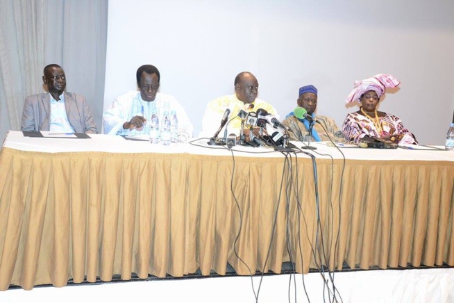 Al Khaïry: Me El Hadji Diouf épouse la 1ère femme investie sur sa coalition ( Leeral) Al Khaïry: Me El Hadji Diouf épouse la 1ère femme investie sur sa coalition ( Leeral)