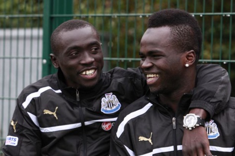 Papiss Demba Cissé: "Cheick Tioté est devenu fou quand il a su que Balla Gaye 2 était mon cousin..." Papiss Demba Cissé: "Cheick Tioté est devenu fou quand il a su que Balla Gaye 2 était mon cousin..."